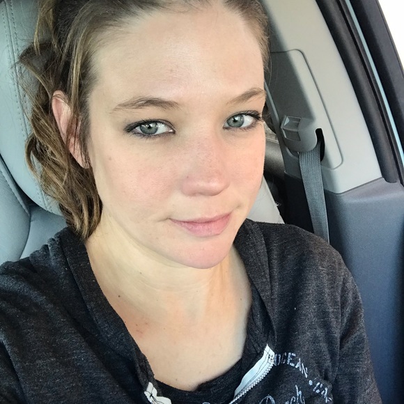 Meet your Posher, Stacie - Picture 2 of 2